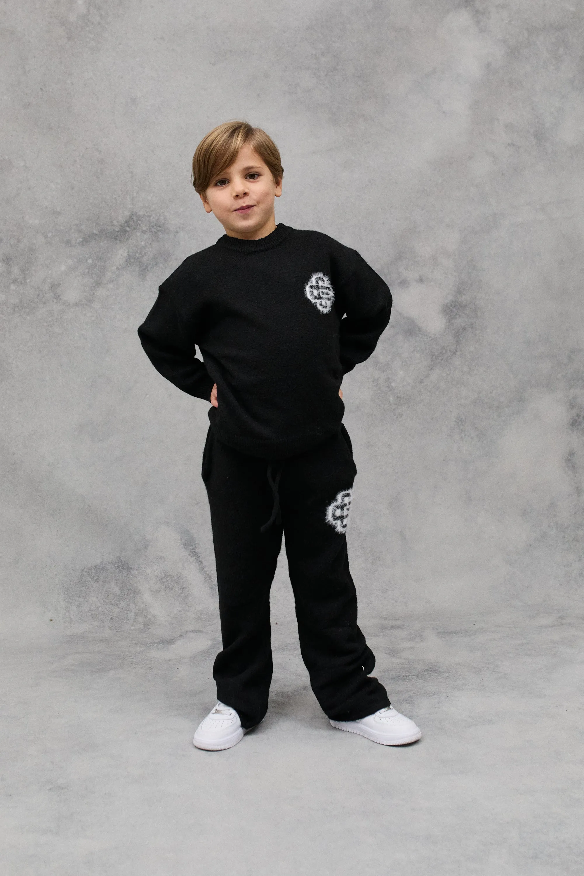 KIDS FLUFFY KNIT EMBLEM JOGGERS - BLACK