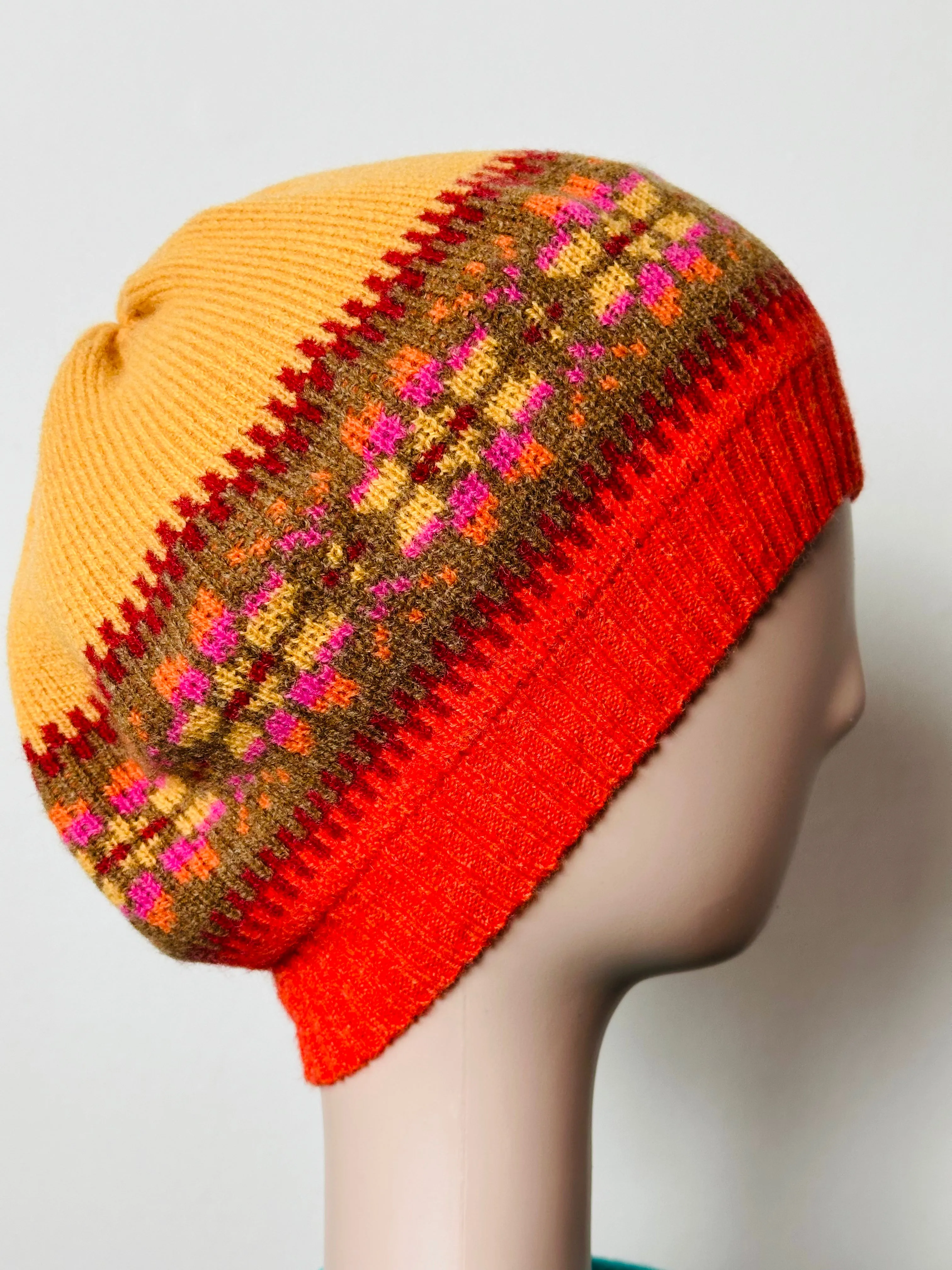 Scottish Green Grove Weavers Islay Beret In Honey